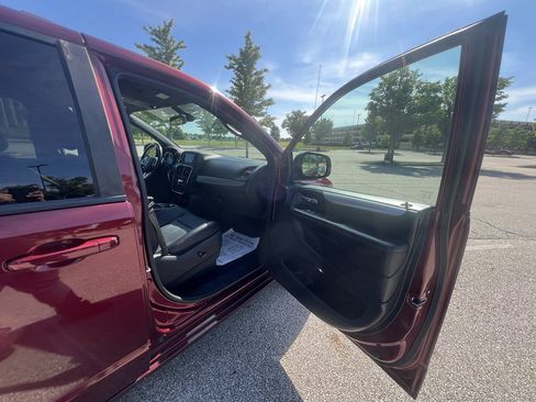Used 2019 Dodge Grand Caravan GT FWD image 10