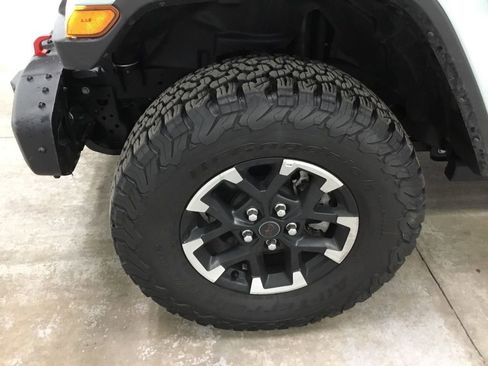 Used 2024 Jeep Wrangler Rubicon image 5