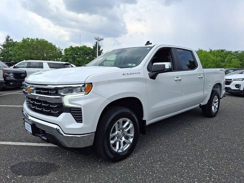 Used 2023 Chevrolet Silverado 1500 LT AWD/4WD image 3