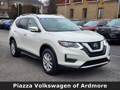 Used 2020 Nissan Rogue SV image 1