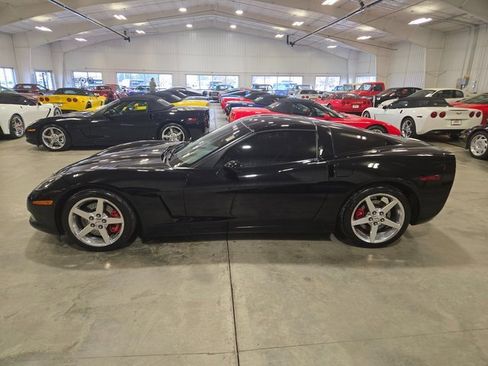 Used 2005 Chevrolet Corvette Coupe w/ Preferred Equipment Group image 2