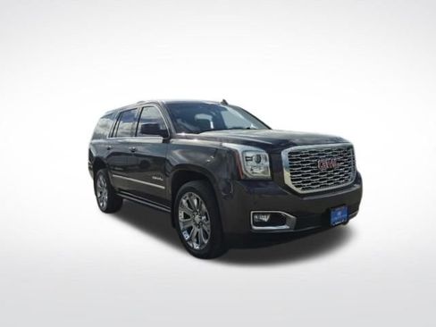Used 2018 GMC Yukon Denali w/ Denali Ultimate Package AWD/4WD image 3