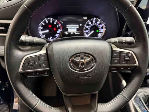 Used 2025 Toyota Highlander LE image 28