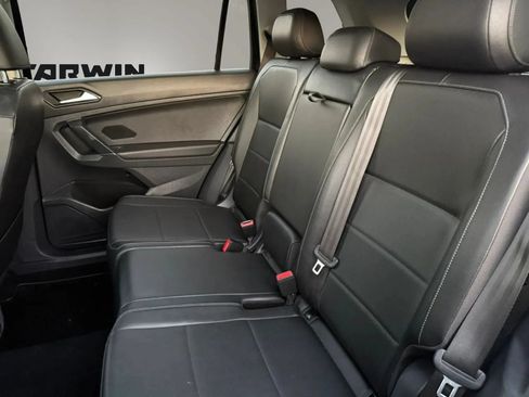 Used 2018 Volkswagen Tiguan SEL AWD/4WD image 30