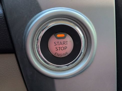 Used 2018 Nissan Titan SV w/ SV Convenience Package RWD image 28