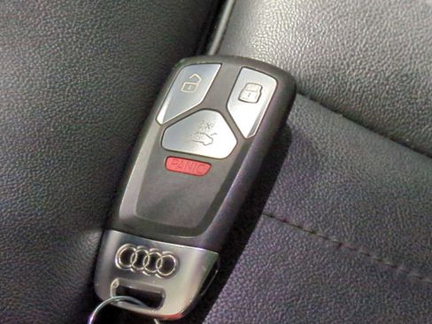 Used 2023 Audi Q5 2.0T Premium w/ Convenience Package AWD/4WD image 38