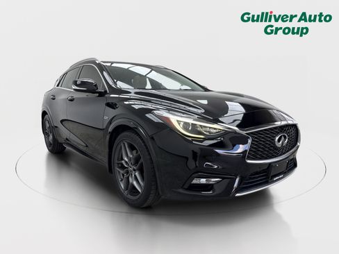 Used 2017 INFINITI QX30 Premium w/ Navigation Package FWD image 13