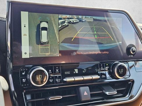 Used 2023 Toyota Highlander Platinum image 13