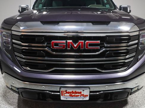 Used 2022 GMC Sierra 1500 SLT w/ SLT Premium Package AWD/4WD image 4