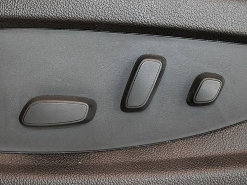 Used 2016 GMC Yukon SLT AWD/4WD image 24