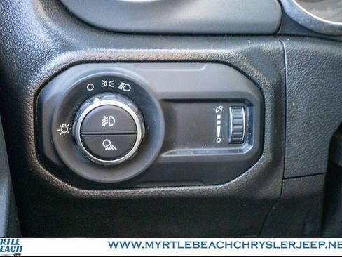 Certified 2023 Jeep Gladiator Sport image 29