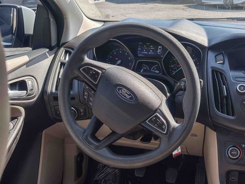 Used 2017 Ford Focus SE FWD image 17