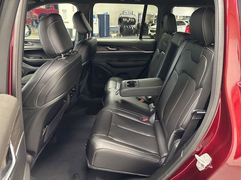 New 2025 Jeep Grand Cherokee Limited w/ Black Appearance Package image 35