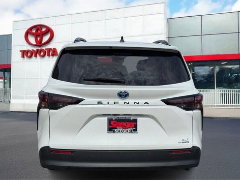 Used 2024 Toyota Sienna XLE image 5