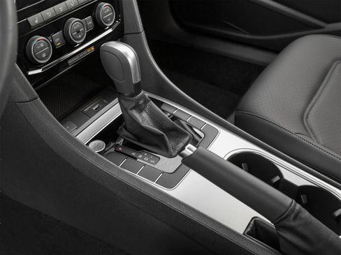 Used 2022 Volkswagen Passat 2.0T image 25