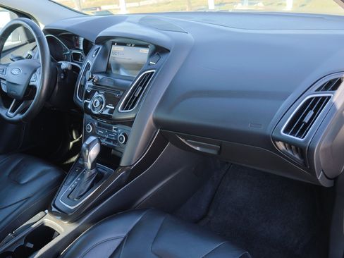 Used 2018 Ford Focus Titanium image 36