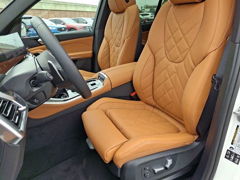 New 2026 BMW X5 xDrive40i w/ M Sport Package AWD/4WD image 8