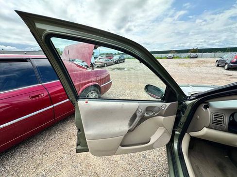 Used 2003 Saturn L-Series L200 w/ Convenience Pkg FWD image 22
