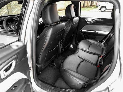 Used 2023 Jeep Compass Latitude AWD/4WD image 50