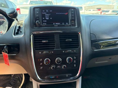 Used 2018 Dodge Grand Caravan SXT FWD image 30