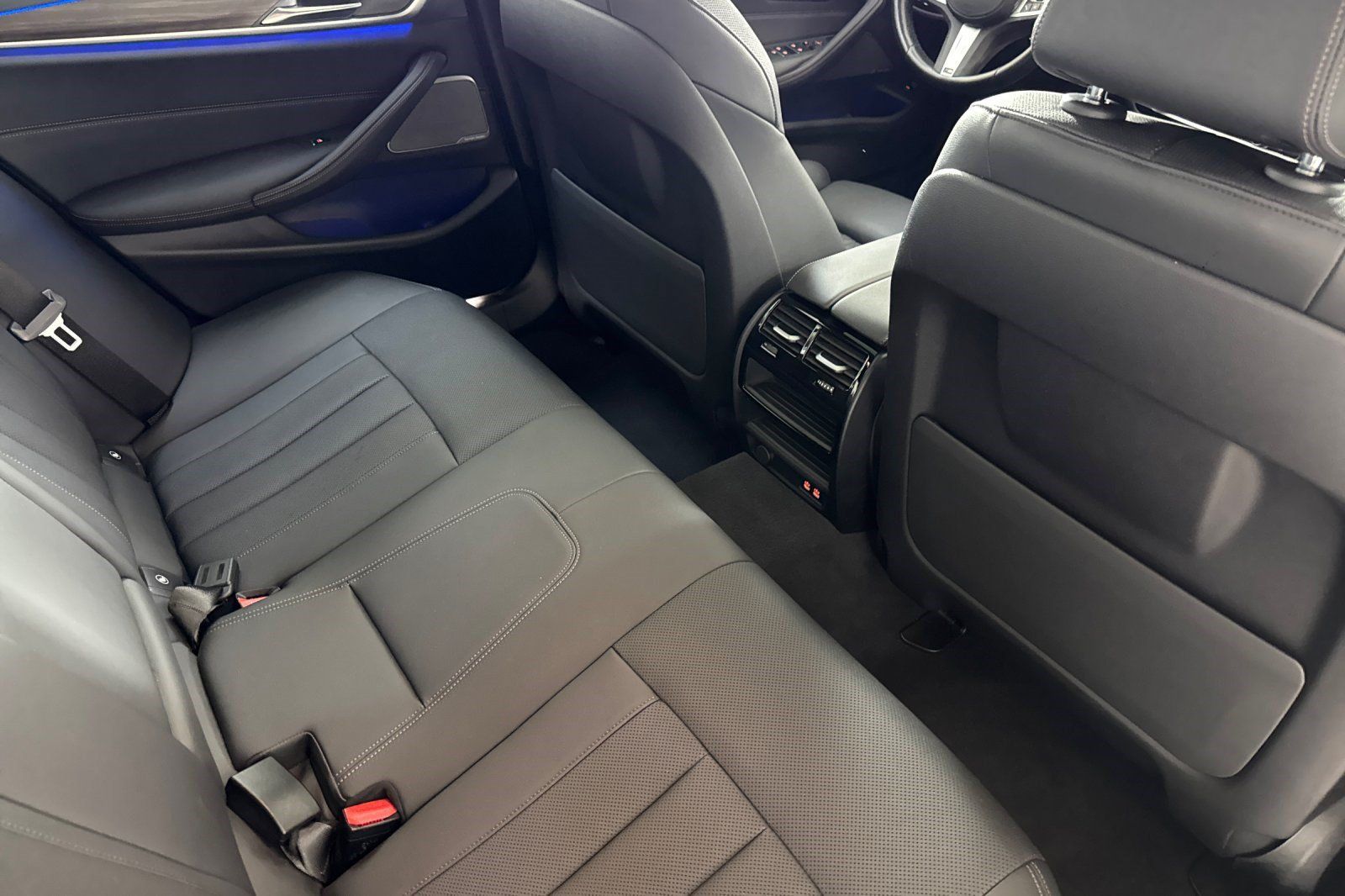 Used 2023 BMW 540i w/ M Sport Package RWD image 32