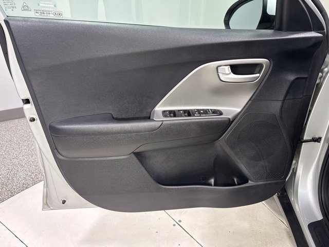 Used 2018 Kia Niro FE FWD image 8