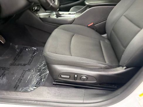 Used 2017 Chevrolet Malibu LT image 10