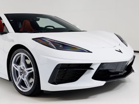 Used 2021 Chevrolet Corvette 2LT w/ Engine Appearance Package image 44