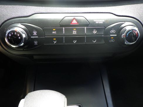 Used 2020 Kia Sorento AWD V6 image 29