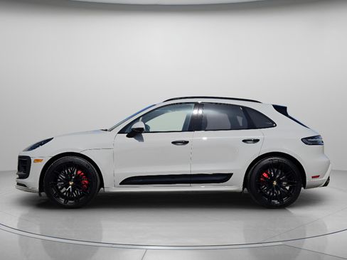 Certified 2024 Porsche Macan GTS image 2