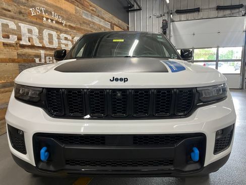 Used 2022 Jeep Grand Cherokee Trailhawk AWD/4WD image 16