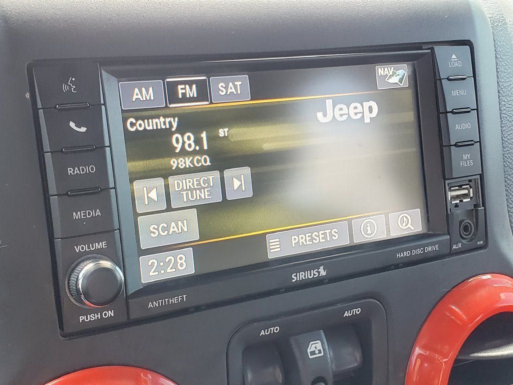 Used 2018 Jeep Wrangler Unlimited Sahara AWD/4WD image 13
