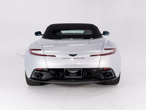 Used 2024 Aston Martin DB12 Convertible image 13