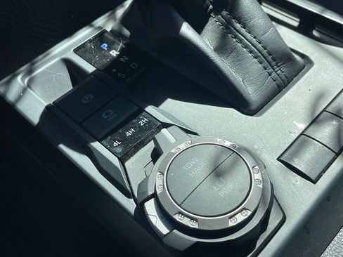 Used 2025 Toyota Tacoma SR5 image 7