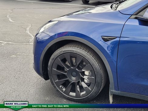 Used 2022 Tesla Model Y Long Range image 28