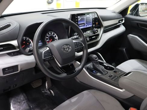 Used 2021 Toyota Highlander L image 22