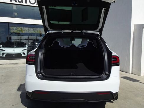 Used 2023 Tesla Model X image 8