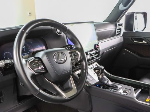 Used 2026 Lexus GX 550 w/ Accessory Package (2T) AWD/4WD image 26