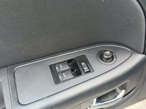 Used 2011 Dodge Challenger SE image 12