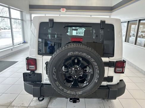 Used 2015 Jeep Wrangler Unlimited Sahara image 5