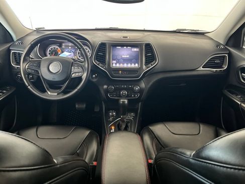 Used 2019 Jeep Cherokee Trailhawk AWD/4WD image 31