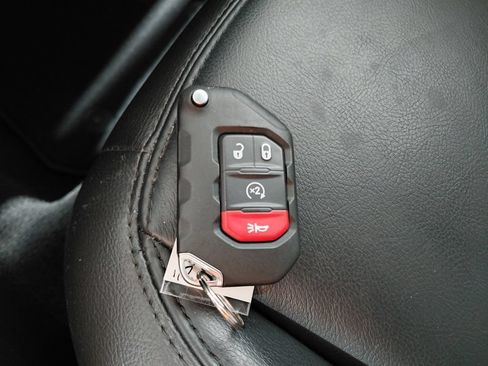 Used 2023 Jeep Wrangler Unlimited Sahara AWD/4WD image 6