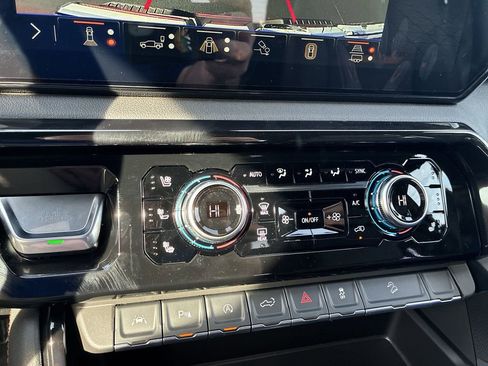 New 2026 GMC Sierra 1500 AT4 w/ AT4 Premium Package AWD/4WD image 17