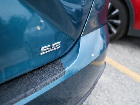 Used 2025 Toyota Camry SE w/ Convenience Package image 13