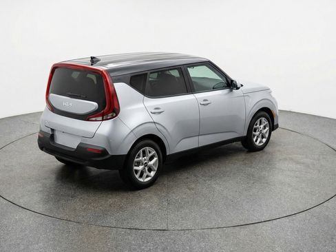 Used 2025 Kia Soul LX w/ LX Technology Package FWD image 9