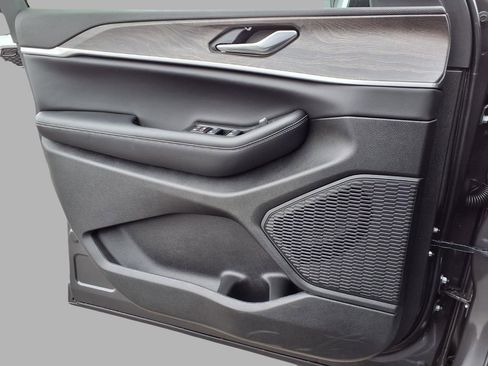 New 2026 Jeep Grand Cherokee Altitude AWD/4WD image 17