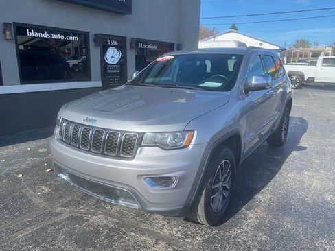 Used 2018 Jeep Grand Cherokee Limited w/ Trailer Tow Group IV image 2
