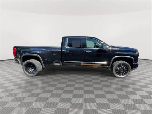 Used 2025 Chevrolet Silverado 3500 High Country w/ Technology Package AWD/4WD image 8