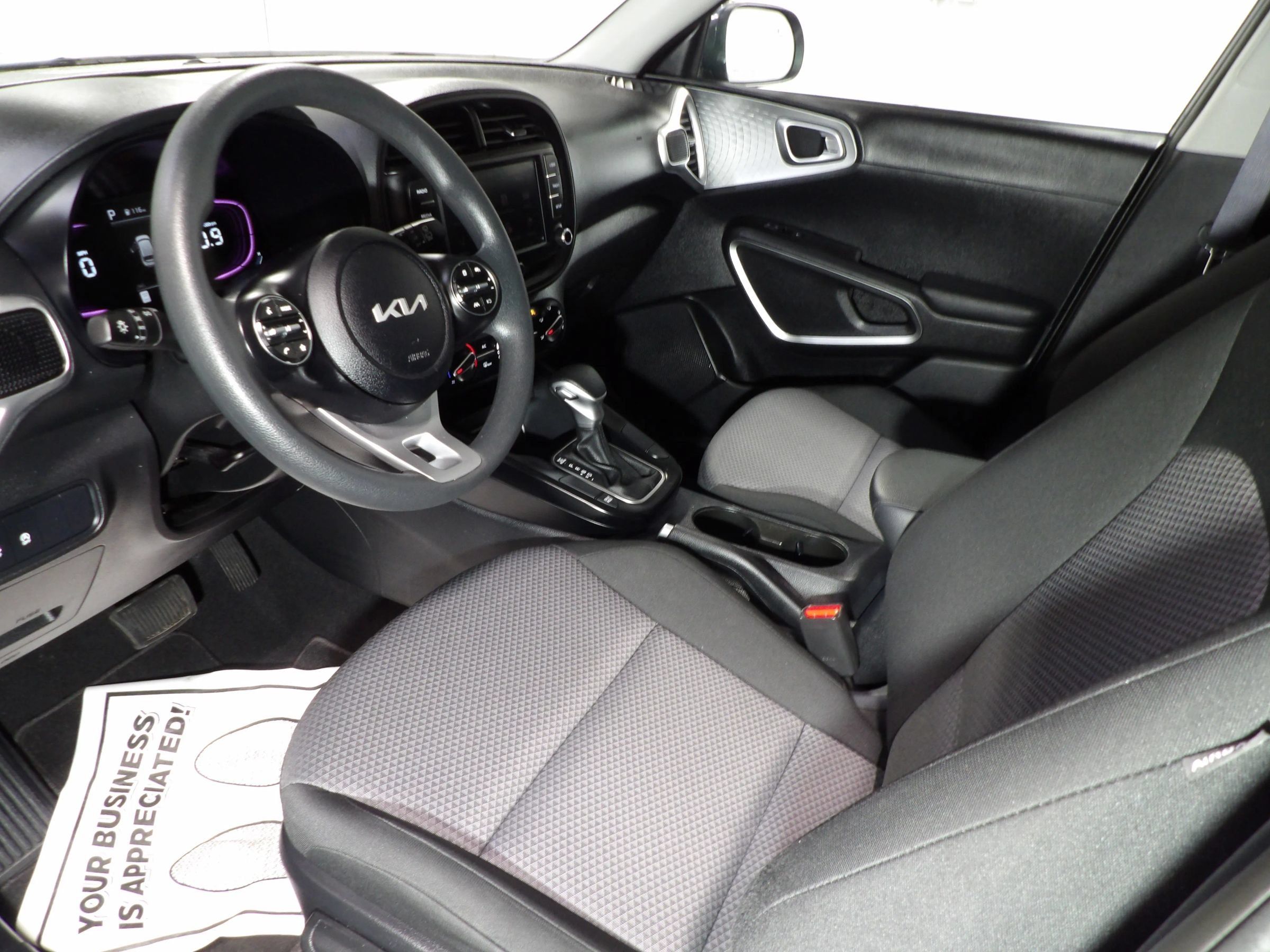 Used 2025 Kia Soul LX FWD image 8