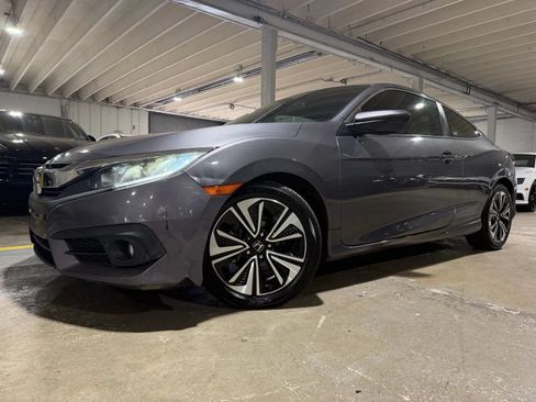 Used 2018 Honda Civic EX-T image 2